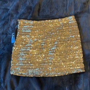 Gold sparkly Lulus skirt, size small
